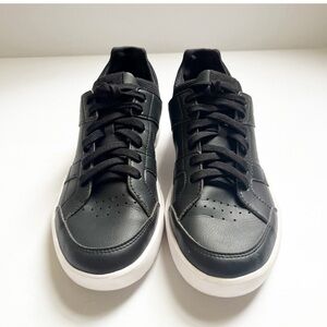 On Running The Roger Clubhouse Sneaker Black White Sz 8.5